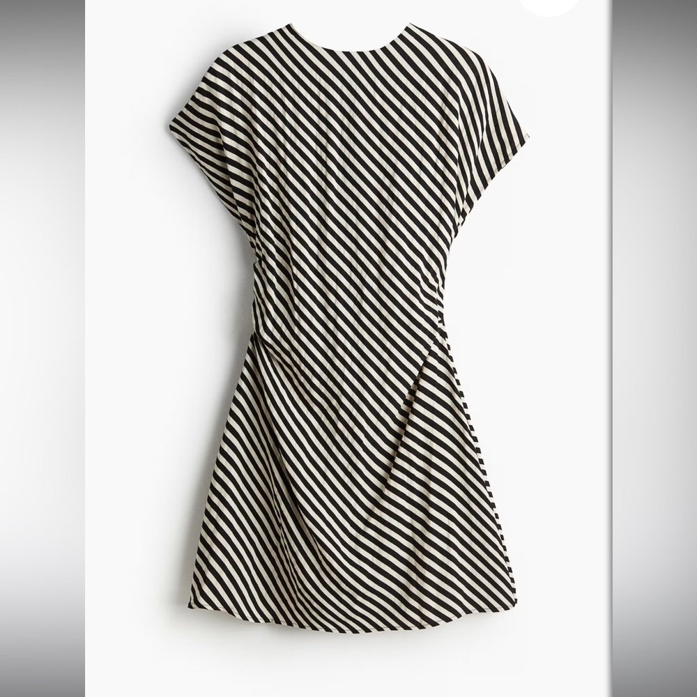 H&M Black and Crean Short Tapered waist  A-Line Dress New Without Tags